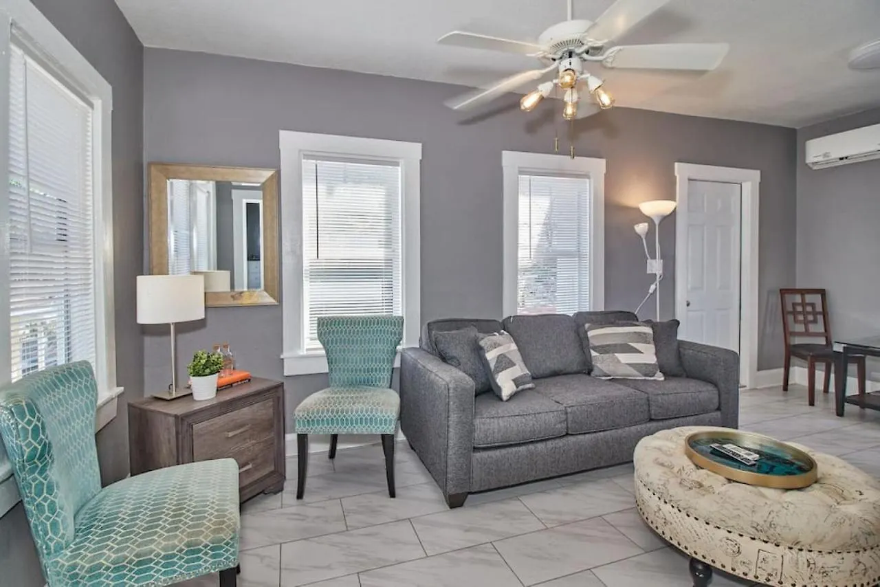 Gorgeous Loft Apartment Centrally Located Tampa contacts